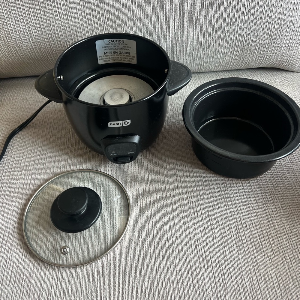 Dash Black Rice Cooker with Lid